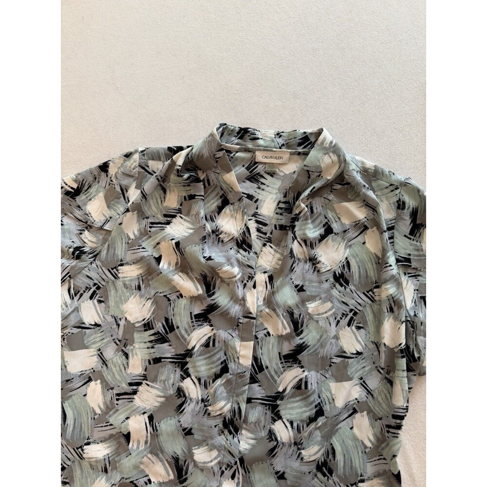 Calvin Klein Petites PXL Short Sleeve Abstract Collared Woven Button-Up Blouse